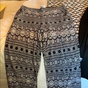 Black and white print pants